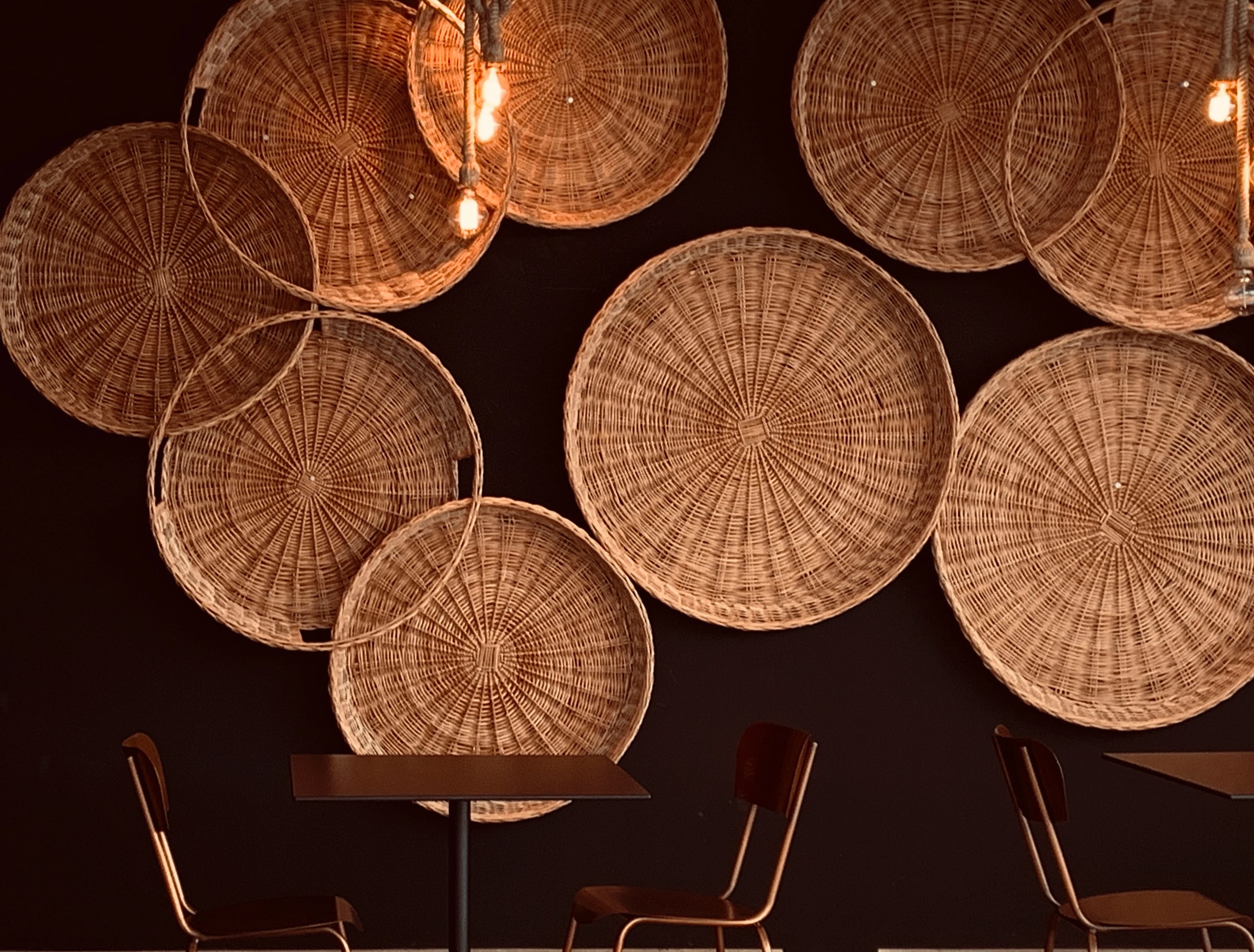 Lampa bambusowa - idealny pomysł do wnętrz w stylu retro